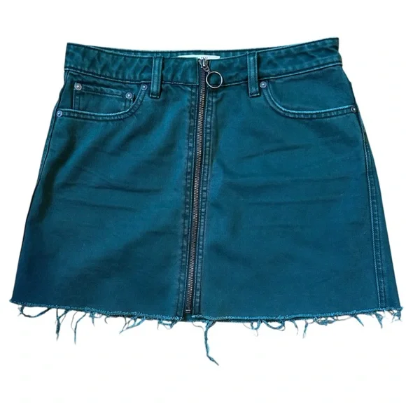 Free People Zip It Up Distressed Raw Hem Green Cotton Denim Mini Skirt Size 28/6 - Picture 3 of 8